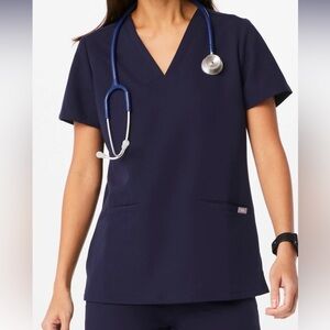Figs 3 pocket scrub top x2